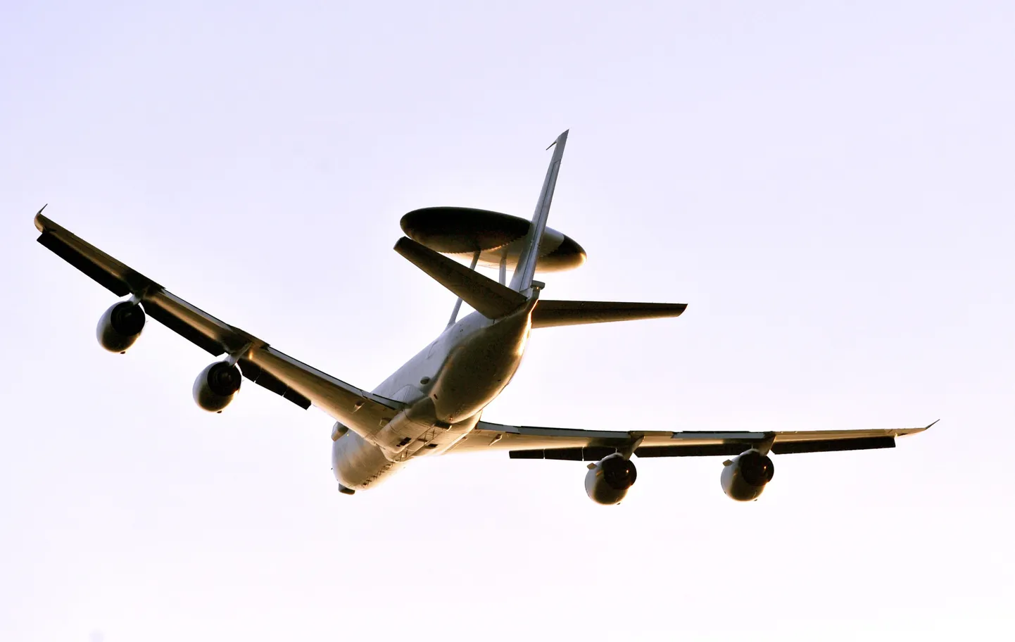 Самолет системы AWACS.