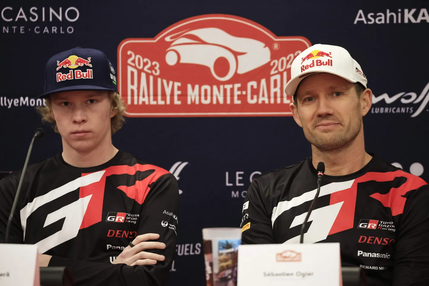 Kalle Rovanperä (vasakul) ja Sebastien Ogier. Kuulujuttude järgi jahib Hyundai mõlema mehe allkirja.