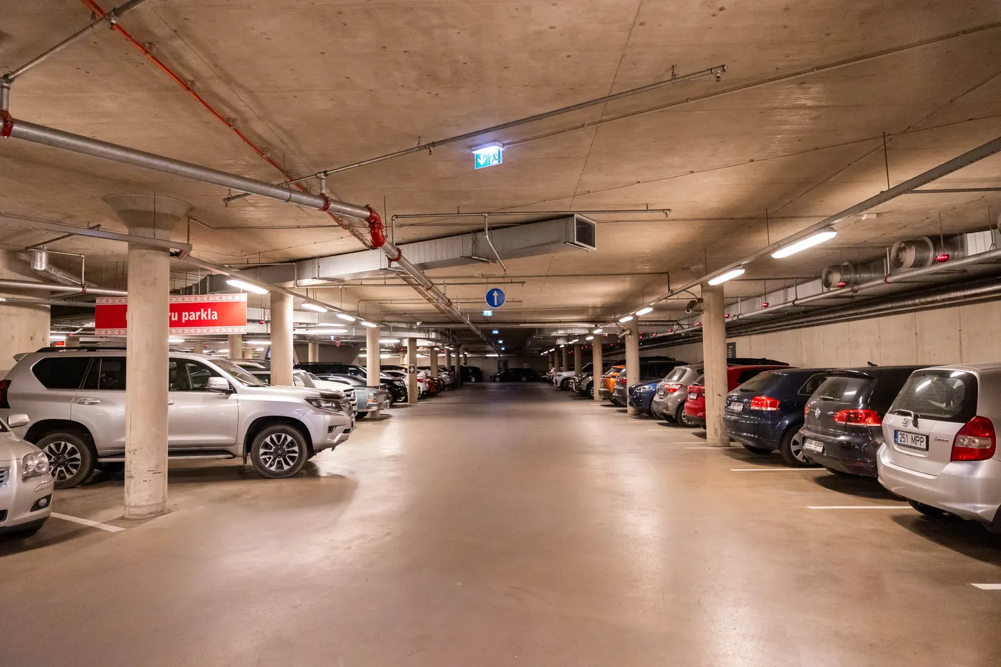 Balti jaama turu Europargi parkimismaja 8. augusti hommikul kell 6. Tasuta parkimine tormihoiatuse tõttu