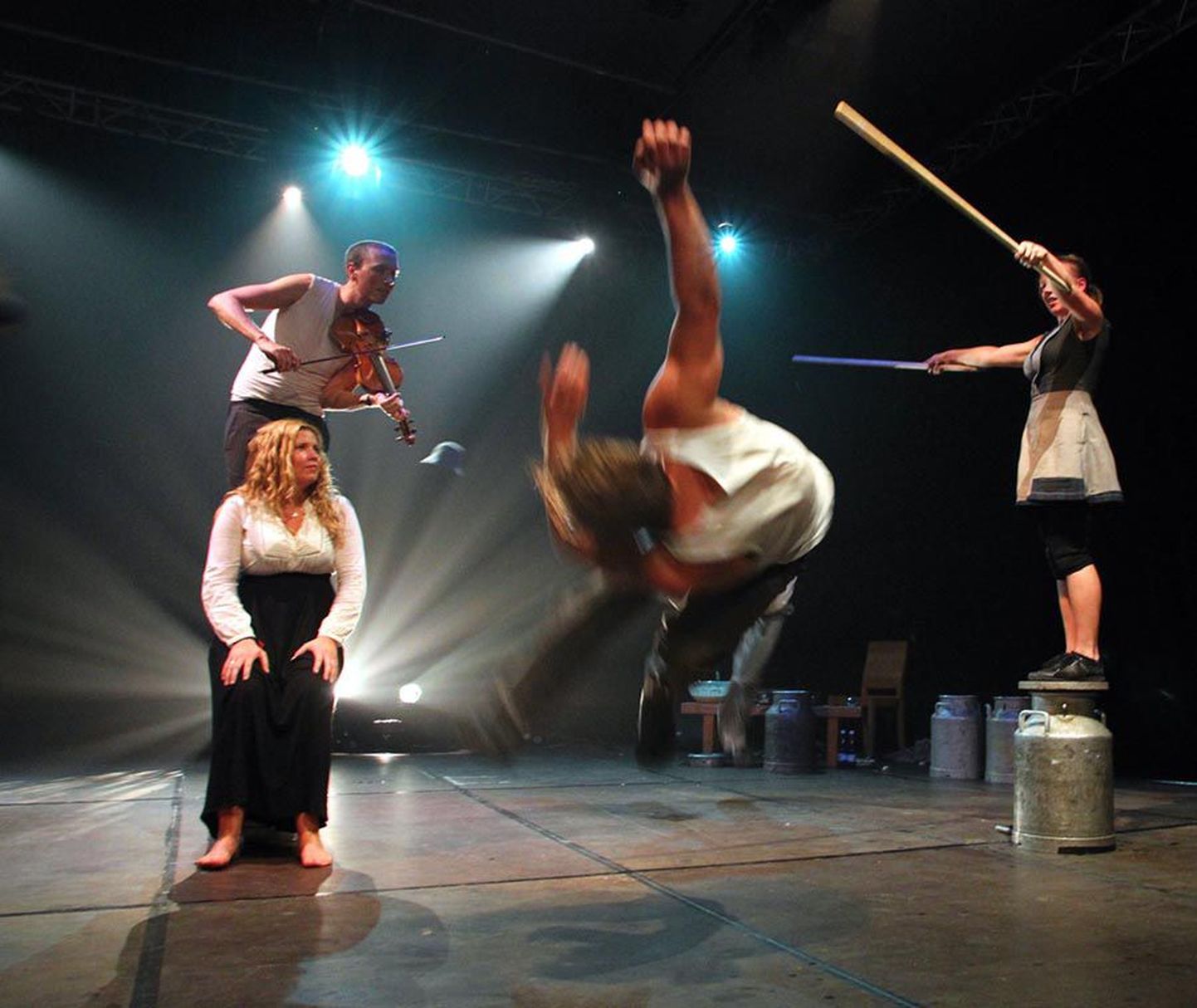 Mullusel festivalil andis efektse etenduse Norra tantsuteater Frikar.