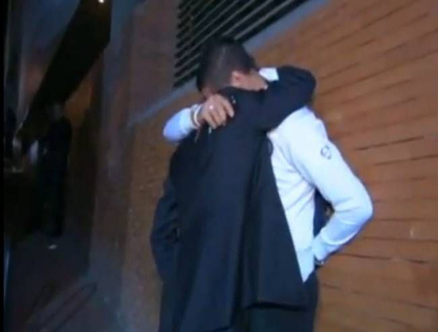 Jose Mourinho (seljaga) ja Marco Materazzi emotsionaalne hüvastijätt.