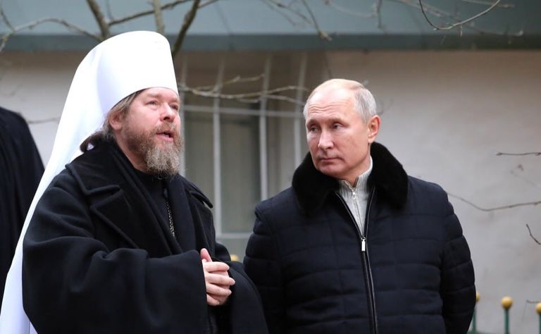 Митрополит Псковский и Порховский Тихон и Владимир Путин в 2019 году