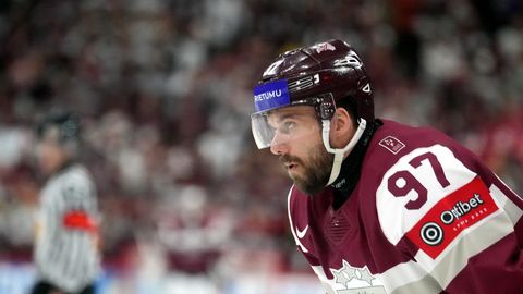 Latvijas hokeja izlasei pievienojas četri spēlētāji