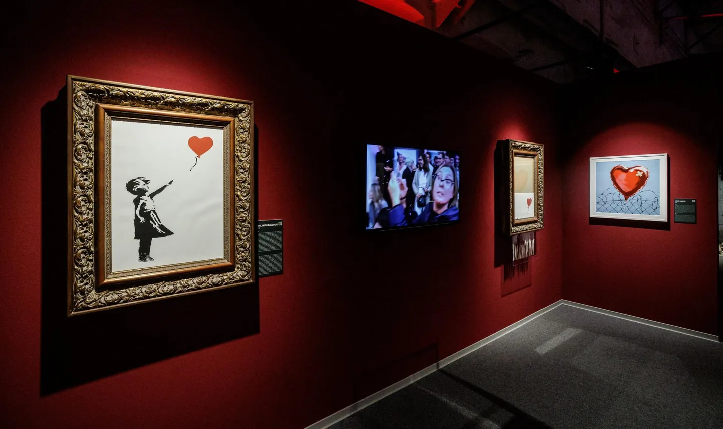Tallinnas Telliskivi M-hoones avatatud Banksy näitus.