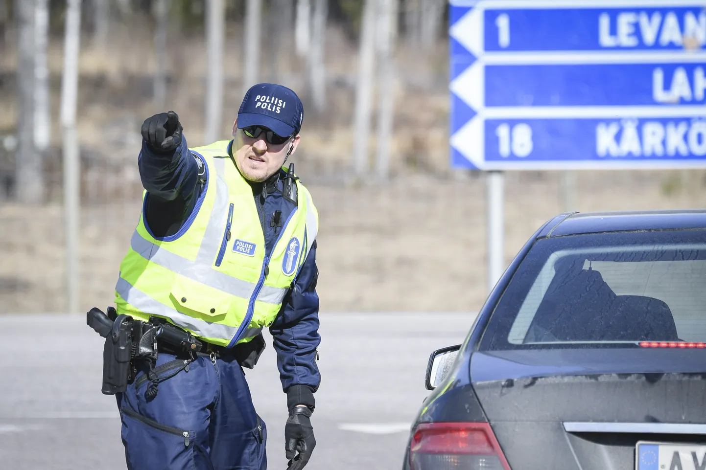 Soome liikluspolitsei Helsingi ja Lahti vahelisel teelõigul.