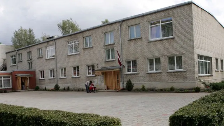 Dobeles sākumskola, kur mācījās noslepkavotā desmitgadīgā meitenīte Diāna Kozlovska