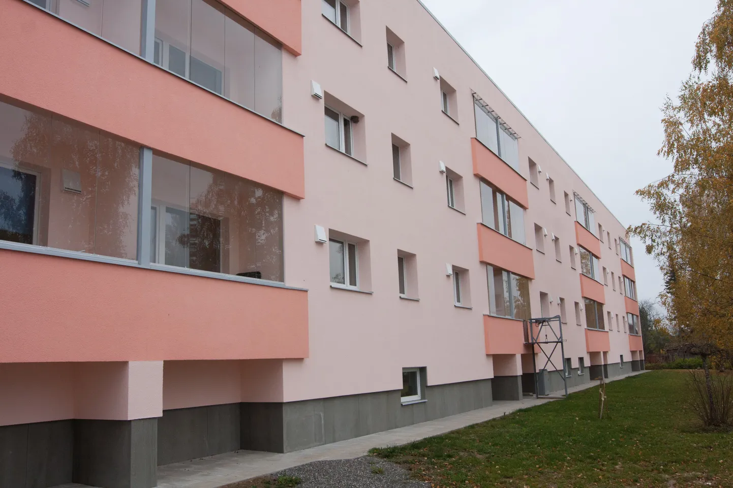 KredExi abiga renoveeritud korterelamu.