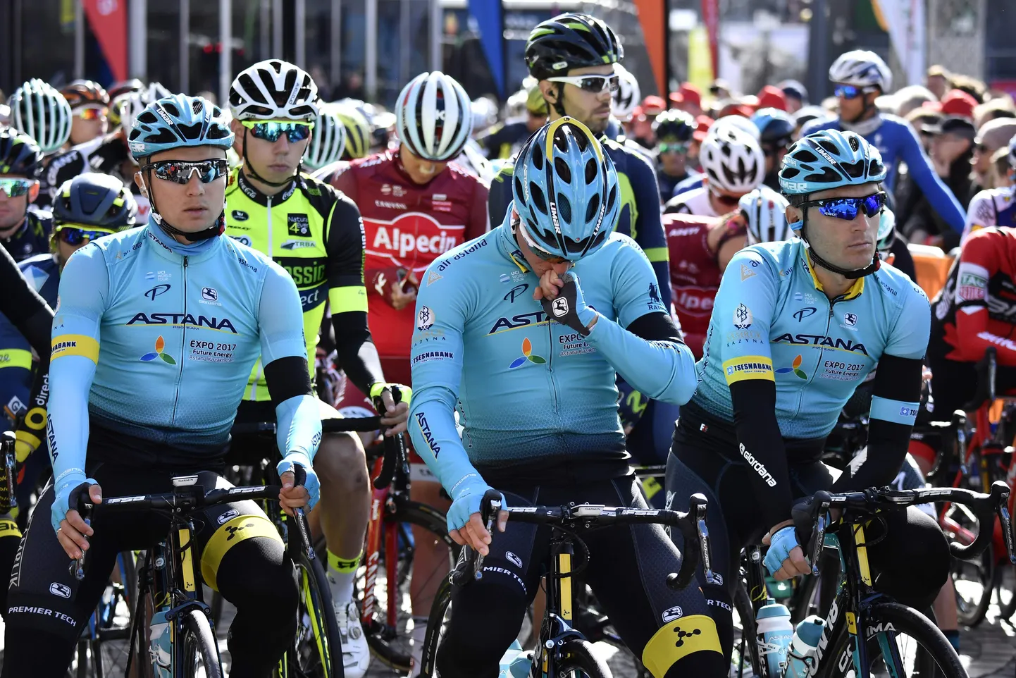 Astana jalgrattameeskonna leinaseisak enne eile toimunud Liege-Bastogne-Liege’i starti.