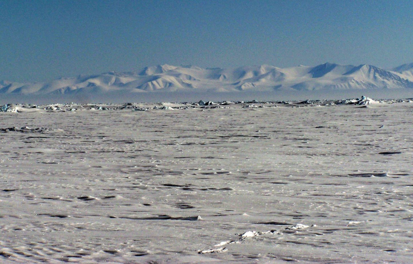 Aylesi jääsaar 800 kilomeetri kaugusel Põhjapoolusest.