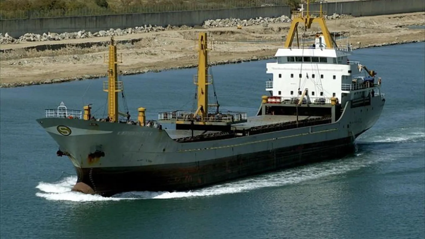Турецкий грузовой корабль подорвался на мине в Черном море