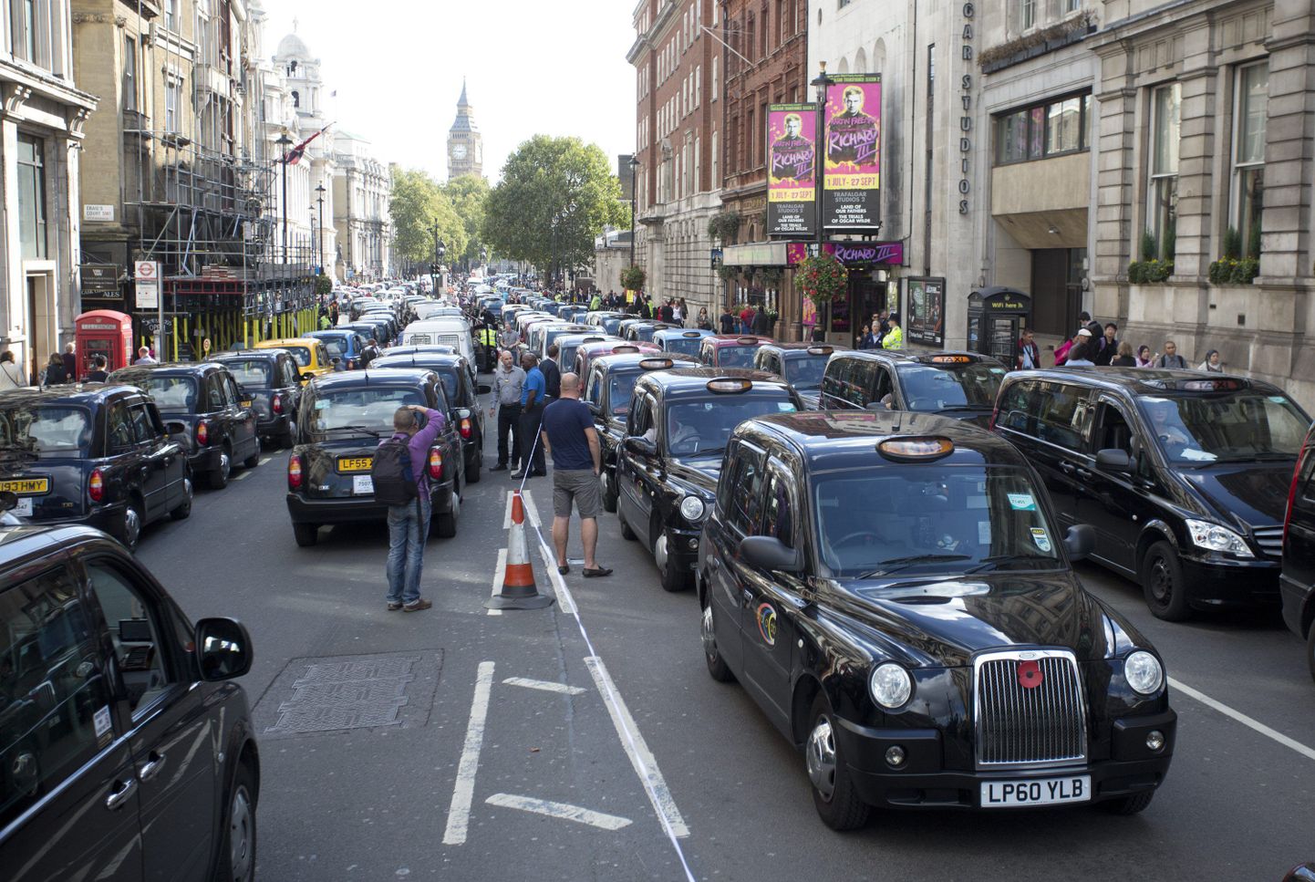 Londoni mustad taksod.
