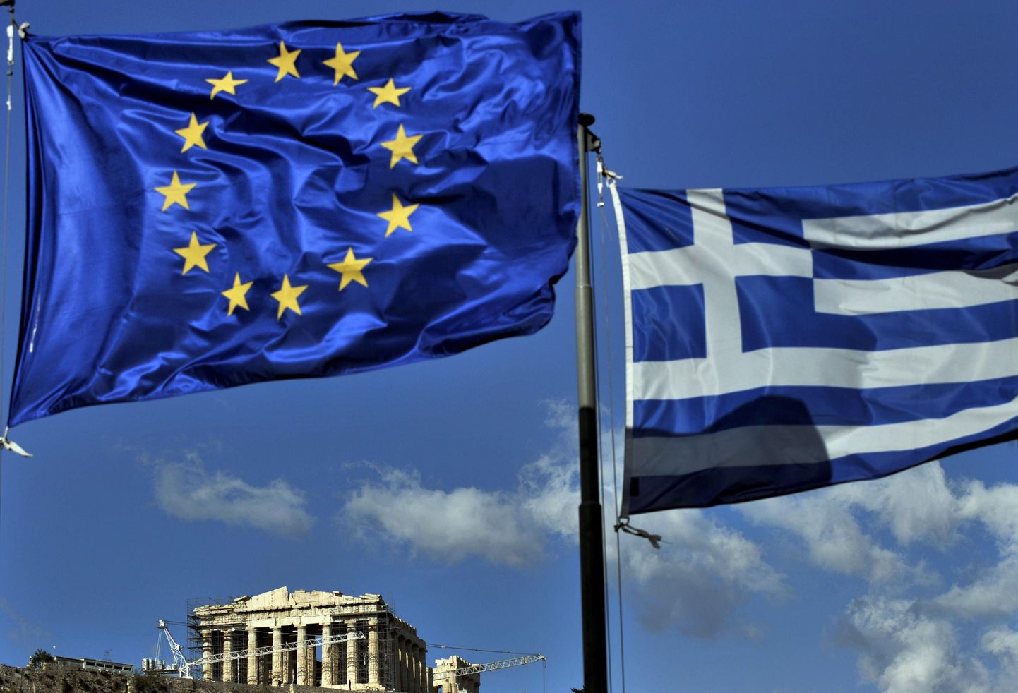 Euroopa Liidu ja Kreeka lipp Panteoni kohal