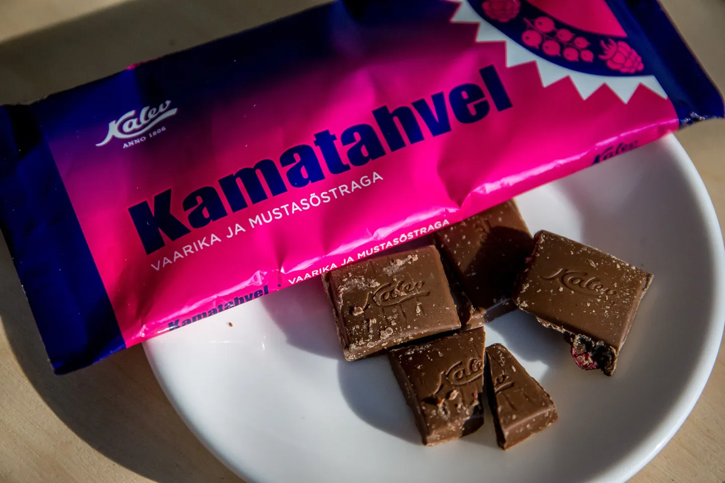 Kamatahvel vaarika ja mustsõstraga.