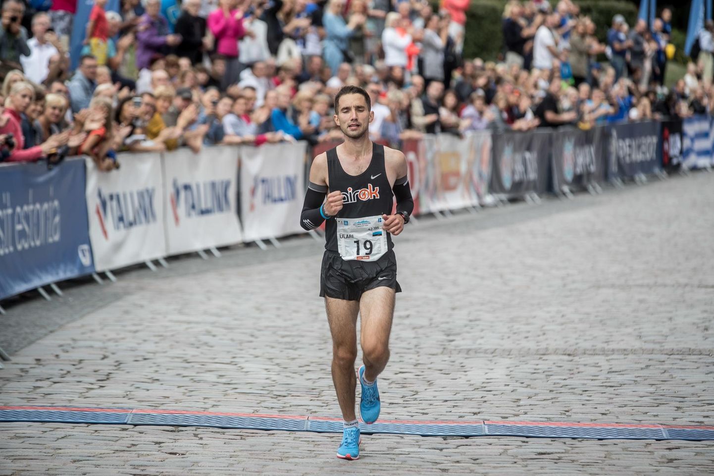 Viljandlane Ülari Kais jooksis nädalavahetusel Tallinna maratonil võimsalt ja sai põhidistantsil hõbemedali.
