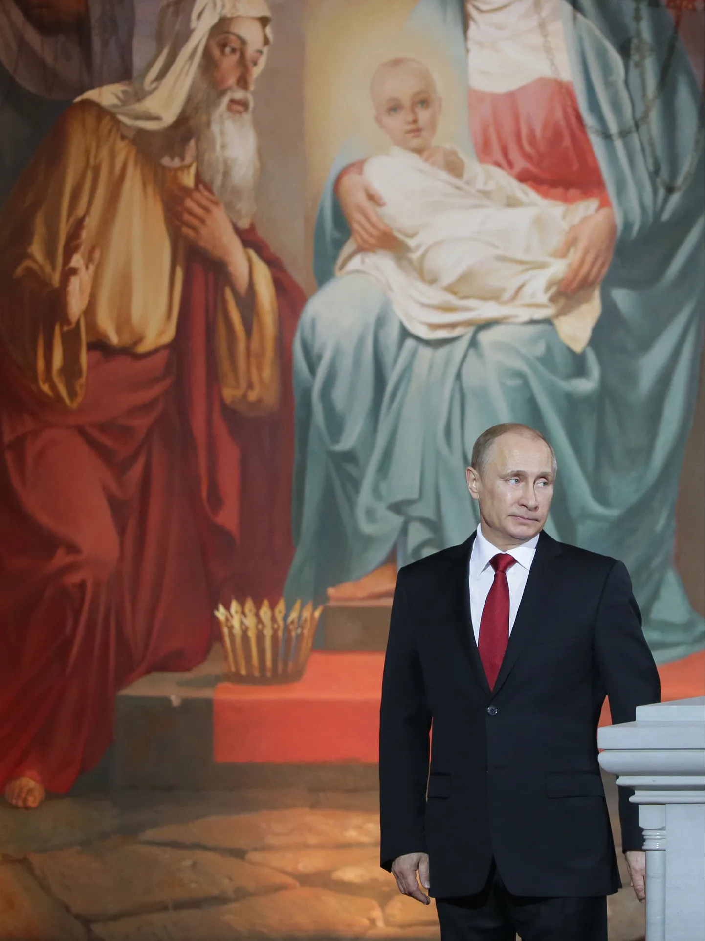 Vene persident Vladimir Putin eile Moskvas Lunastaja Kristuse katedraalis toimunud ülestõusmispühade jumalateenistusel.