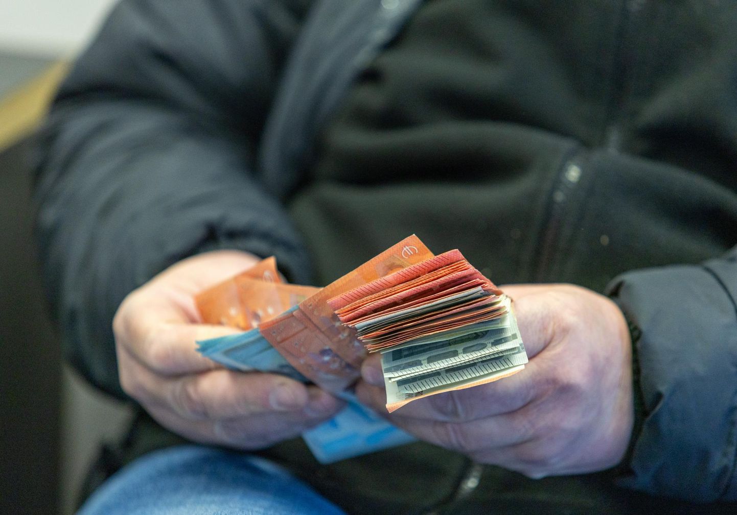 Kurjategijad petsid Eesti inimestelt välja vähemalt 8,3 miljonit eurot.
