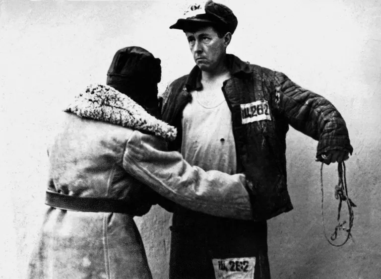 Aleksandr Solženitsõn laagrist vabanemise järel asumisel Koktereki külas Kasahstanis 1953. aasta märtsis.