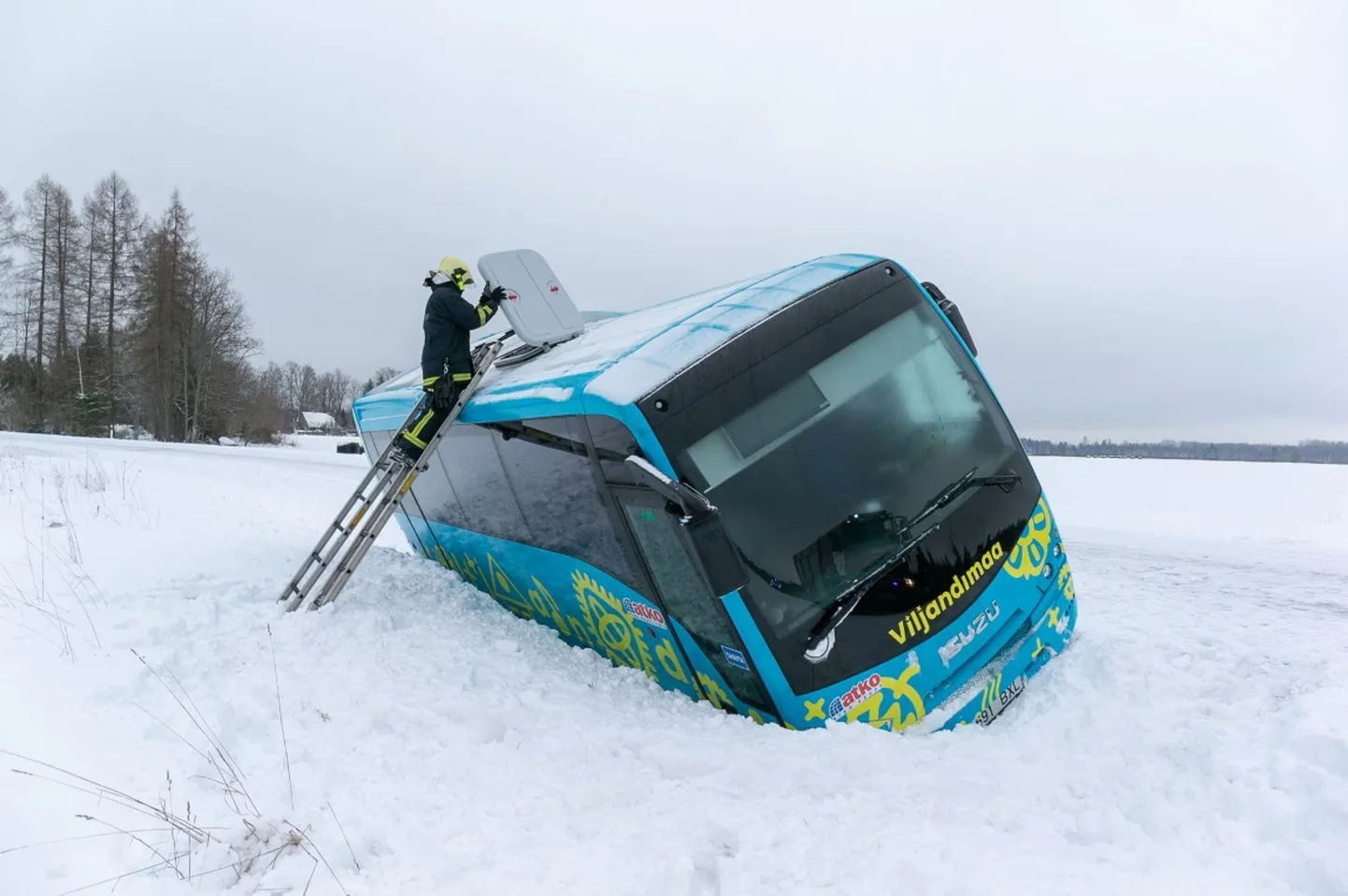 Igaunijā avarējis pasažieru autobuss