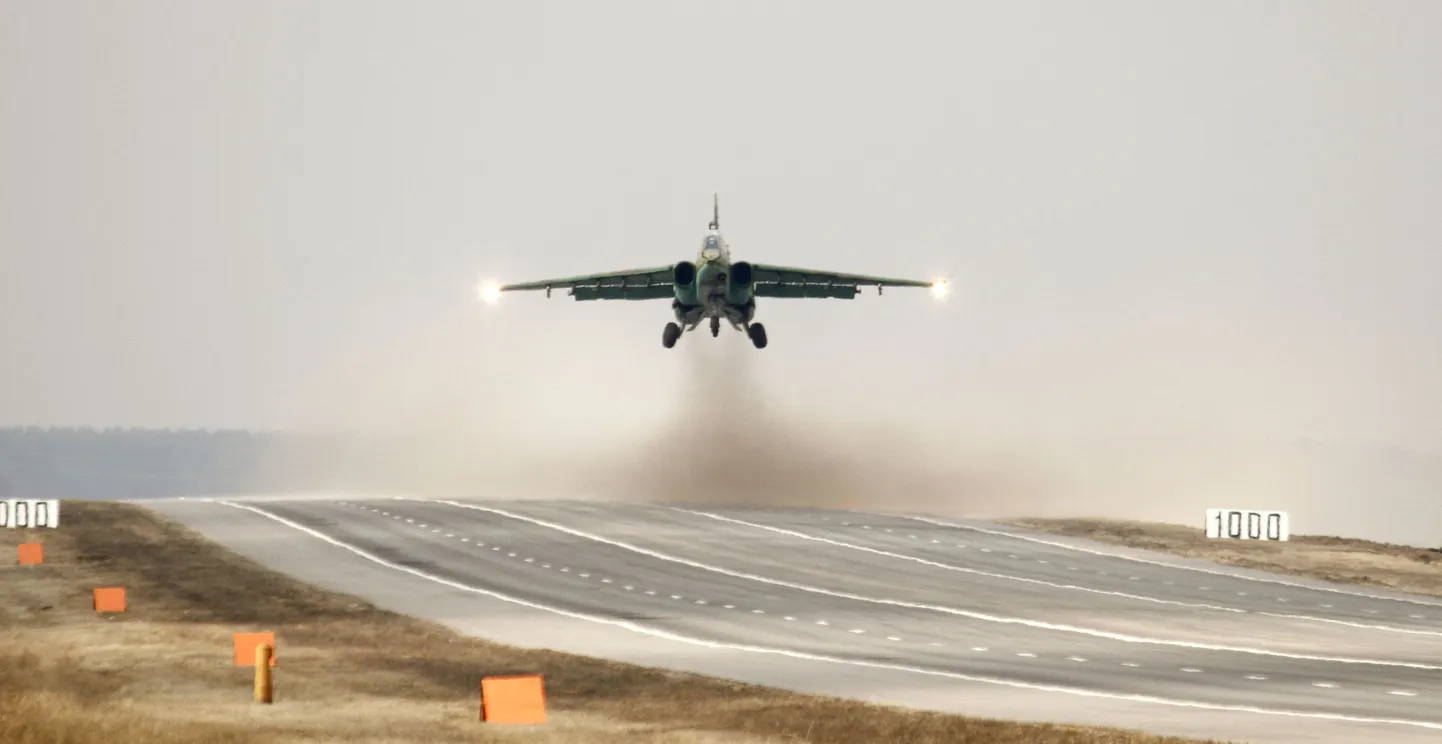 Истребитель Су-25.