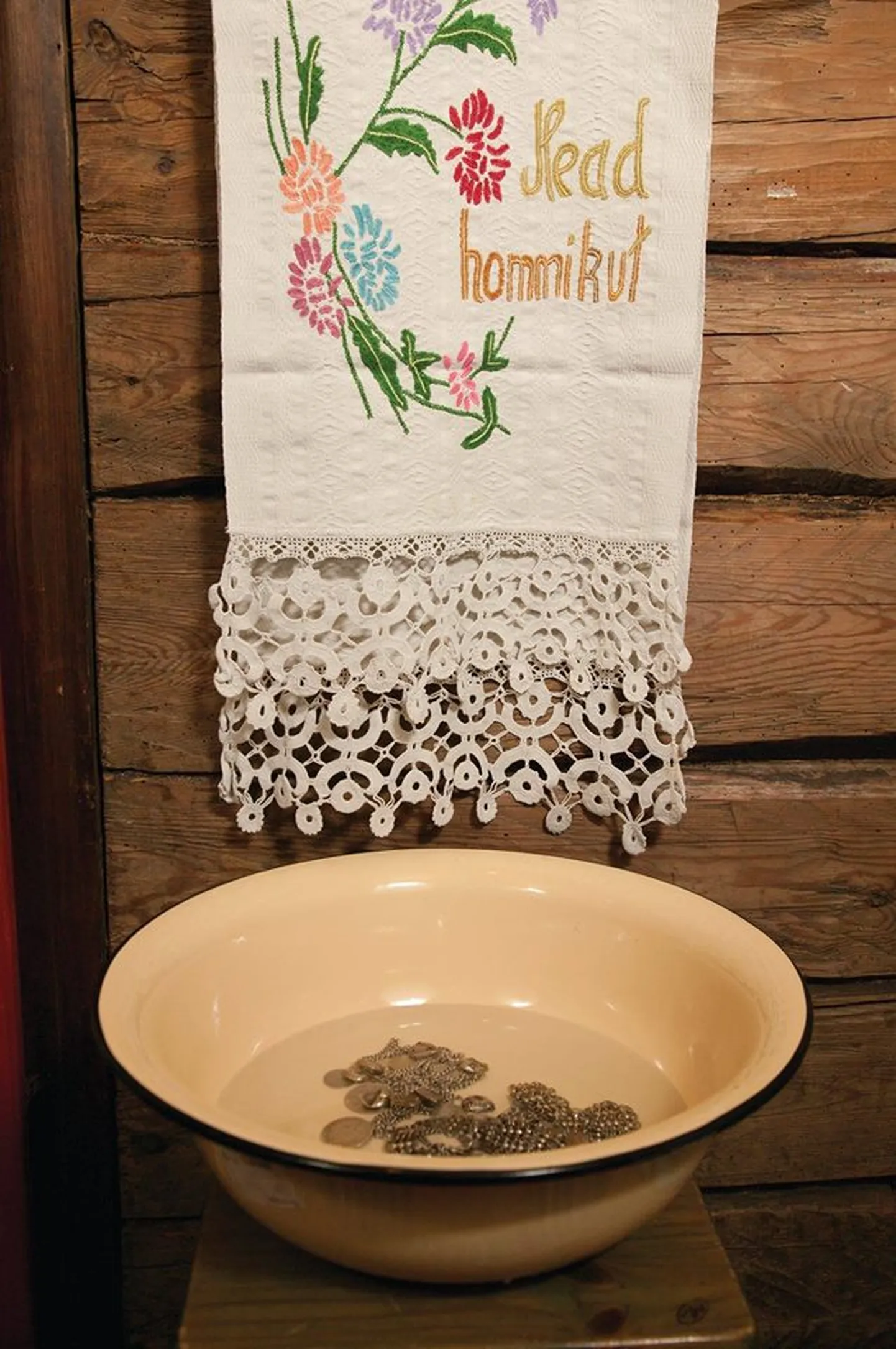 Talsipühi komme on pesta silmi hõbedaveega