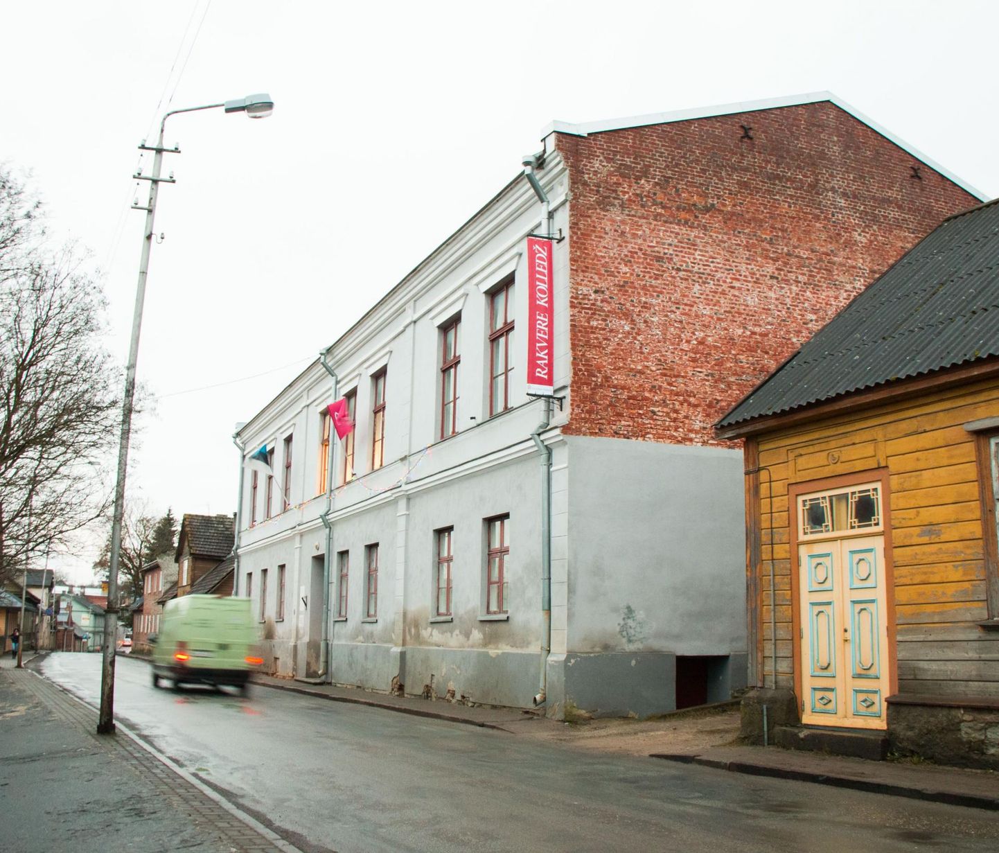 Tallinna ülikooli Rakvere kolledži maja Pikal tänaval on praegu tühi ja ootab uut hingamist.