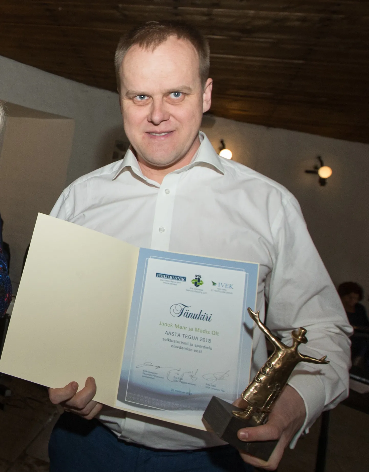 Mullu Narva linnuses toimunud aasta tegija tunnustamise tseremoonial võttis Kiviõli seikluskeskuse rajajate poolt auhinna vastu Madis Olt.