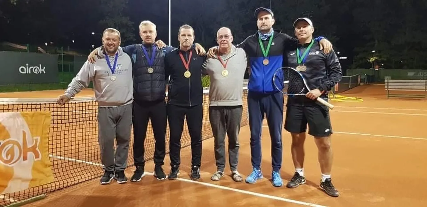 Meeste paarismängu esikolmik (vasakult): Janno Martin ja Ott Ahonen (teine koht), Margus Õmblus ja Taavi Kerner (esikoht), Kert Villems ja Viljar Vahemaa (kolmas koht)