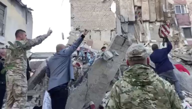 Albaania võimud saatsid maavärinapiirkonda ka sõdurid, kes abistavad päästetöötajaid