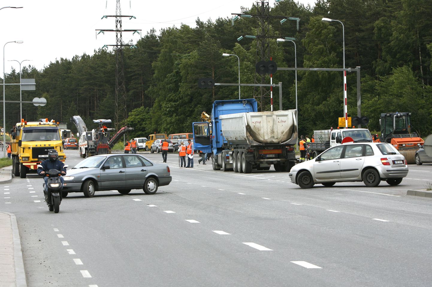 Reedel kell 20 suleti liikluseks Järvevana tee ning algas raudtee ülesõidu remont.