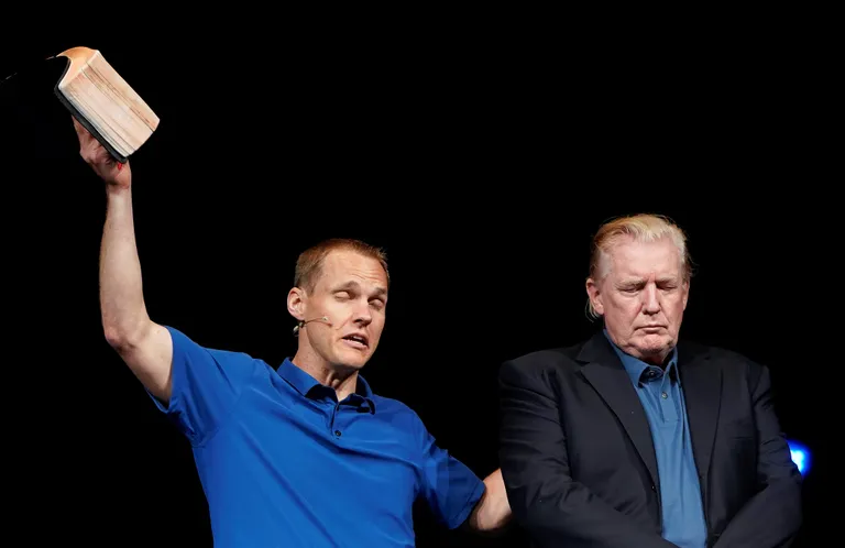 Donald Trumpi nähti 2. juunil Virginias Viennas uue soenguga