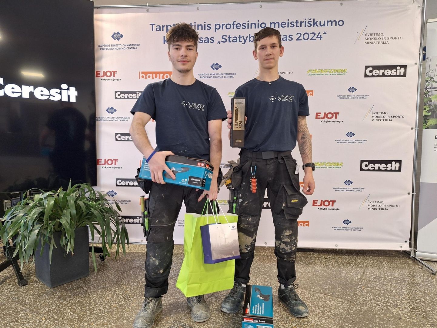 Mihail Enachi (vasakul) ja Karl Toom naasid Leedust rahvusvaheliselt ehitajate kutsevõistluselt võiduga.