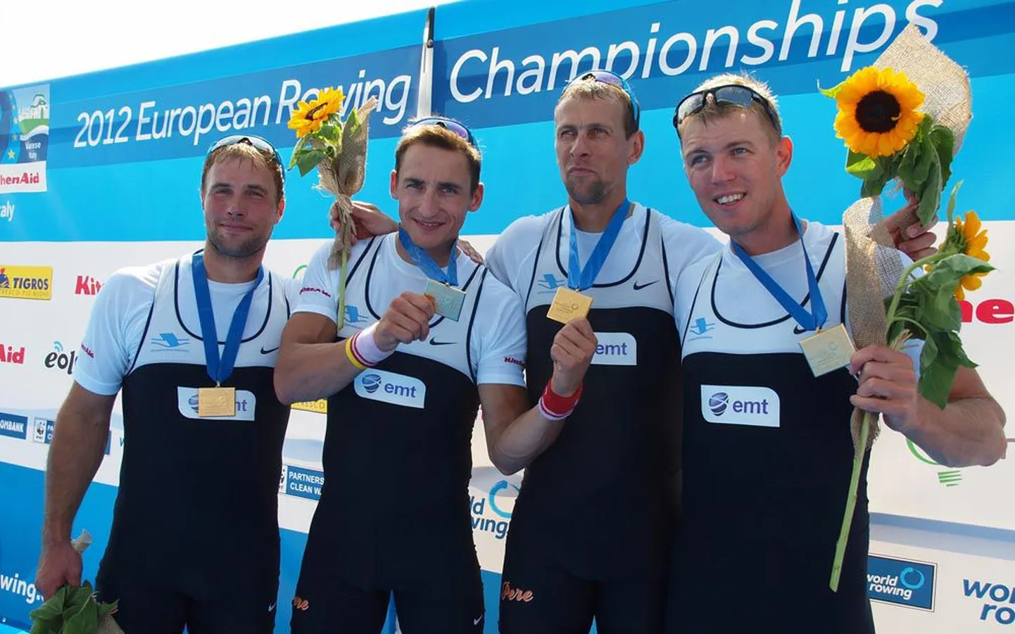 Eesti paarisaeruline neljapaat koosseisus Andrei Jämsä (vasakult), Allar Raja, Tõnu Endrekson ja Kaspar Taimsoo 2012. aasta EMi kuldmedalitega poseerimas.