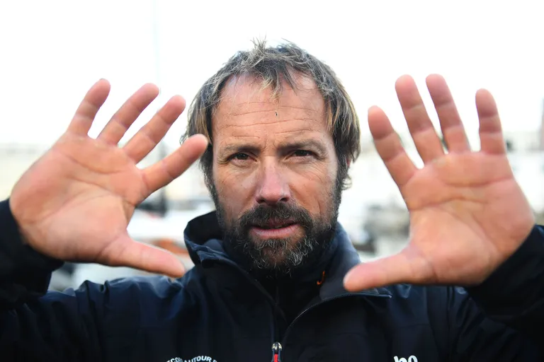 Thomas Coville püstitas uue üksinda ümber maailma seilamise rekordi