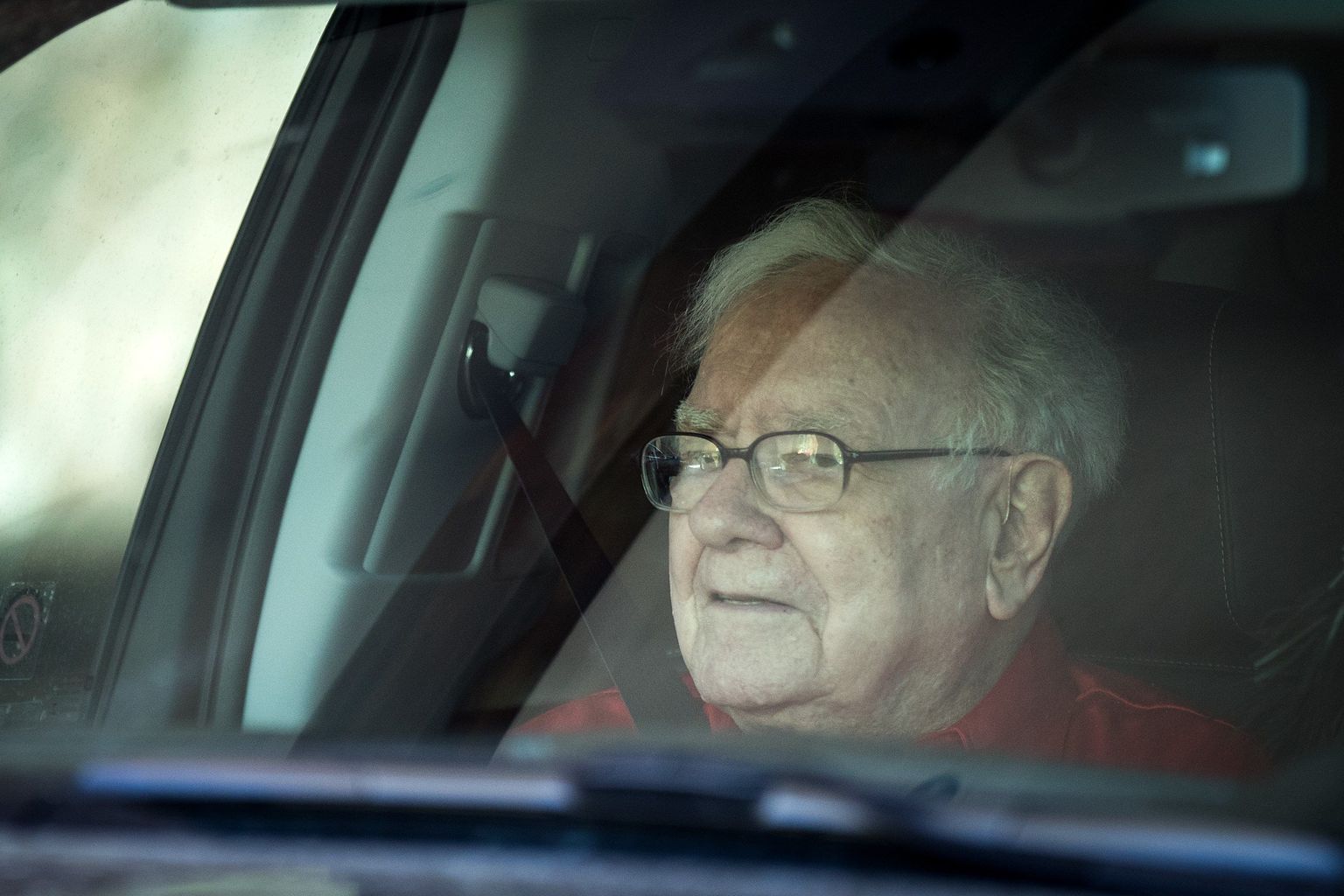 Warren Buffett ootas teisipäeval autos, millal sissekirjutamise järg temani jõuab.