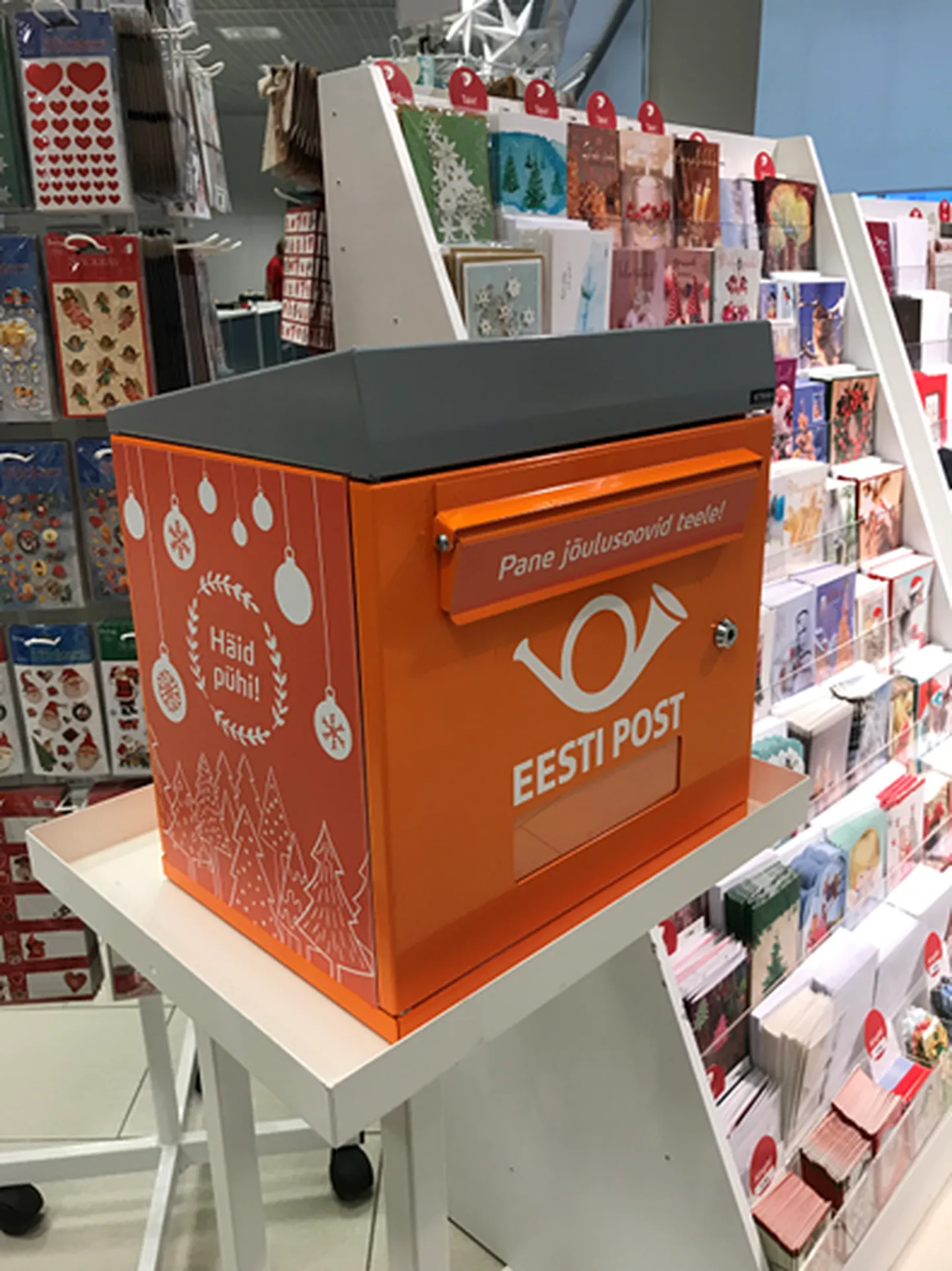 Ajutised jõulukirjakastid.