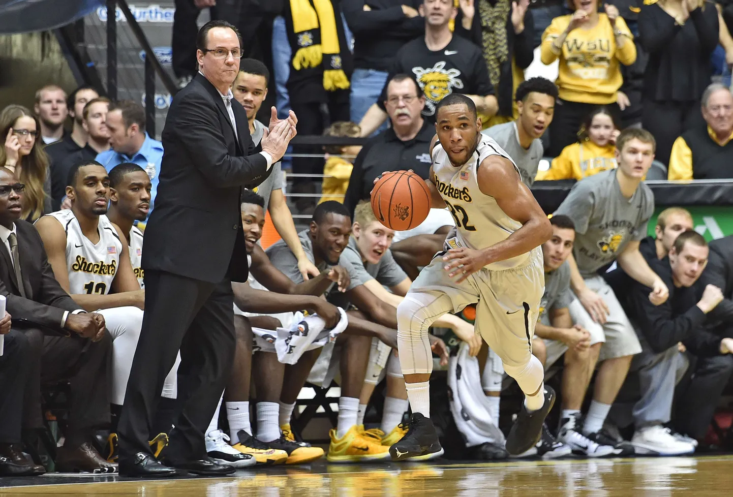 Tekele Cotton (palliga) USA ülikooli Wichita State’i särgis.