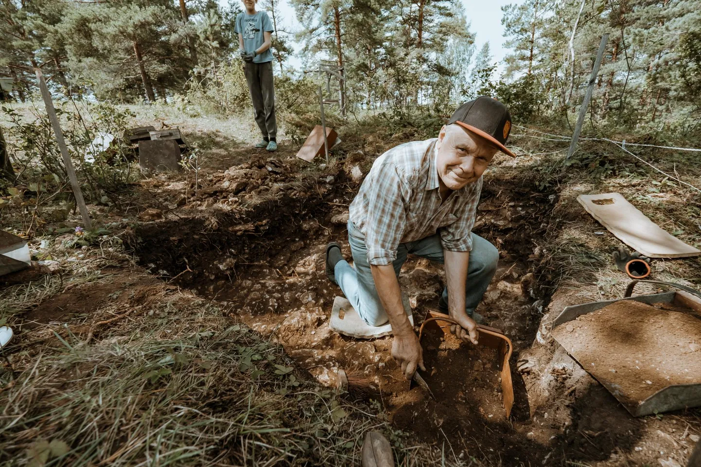 “Ma olen siin juba kiviajast,” naeris hobiarheoloogiale 1977. aastal käe andnud Saamo Heldema, keda kui Läänemaa ajaloo talletajat tänas president Ilves Valgetähe V klassi teenetemärgiga.