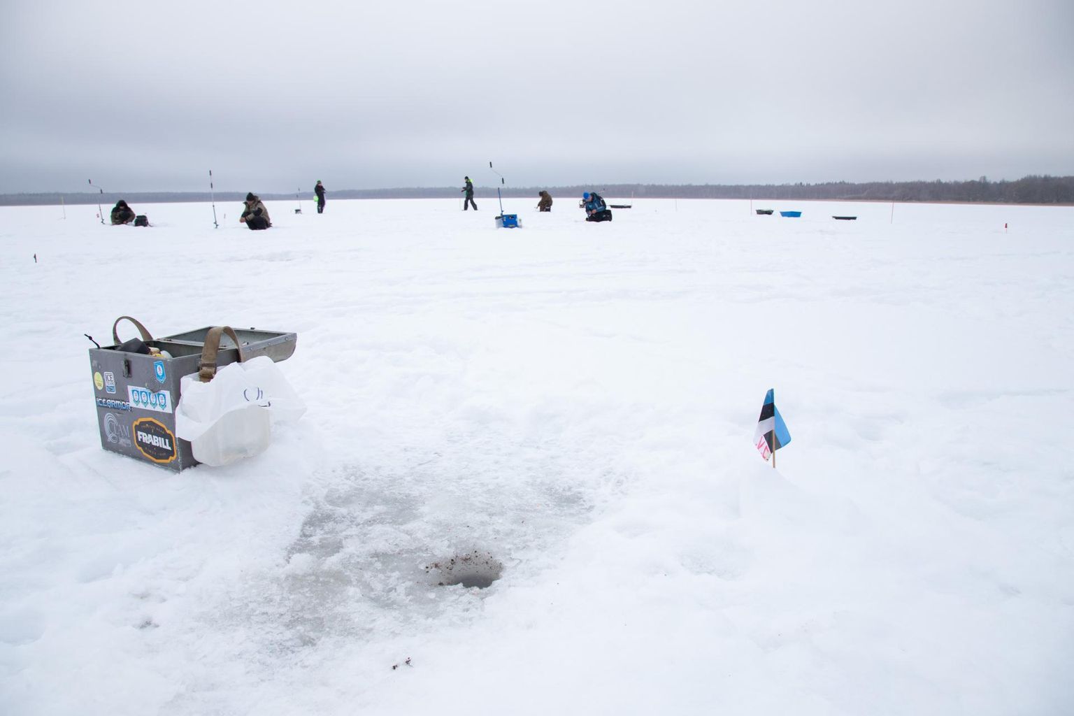 пограничники на чудском озере. ледовая обстановка на чудском озере. чудское озеро 2022. чудское озеро рыбалка зимой. чудское озёро фото лёд.