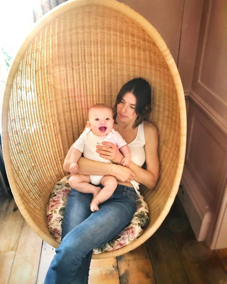 Jamie Oliveri naine Juliette Oliver ja nende viies laps River Rocket