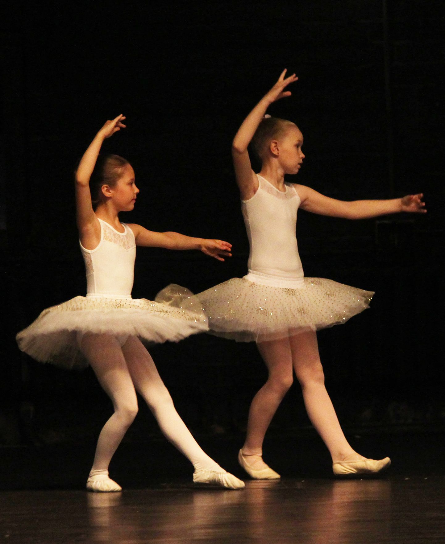 Paide balletistuudio baleriinid harjutasid «Uinuva kaunitari» etenduseks