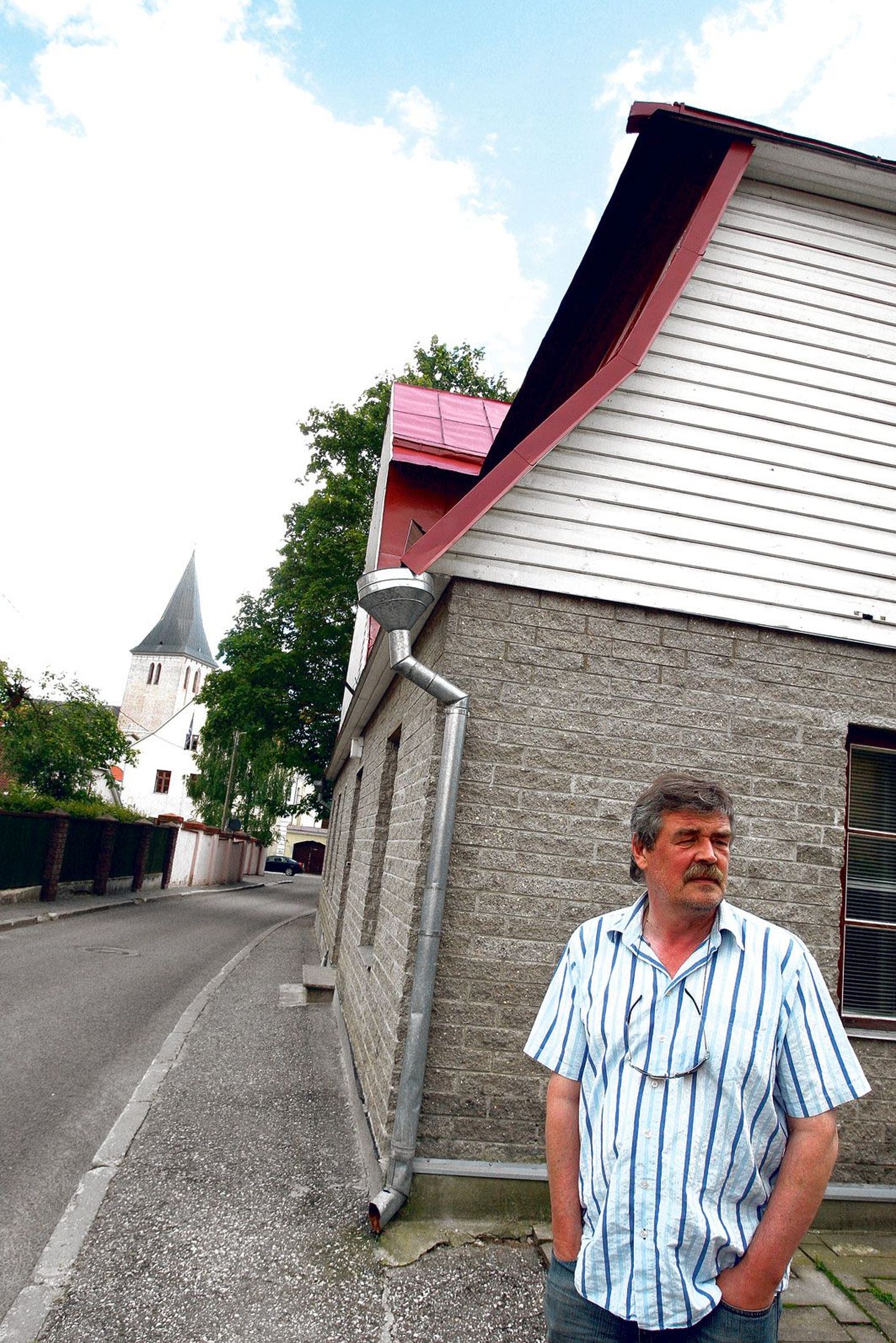 Ettevõtja Raivo Luik leiab, et saab nautida oma Kloostri tänava kodus peaaegu ideaalseid olusid.