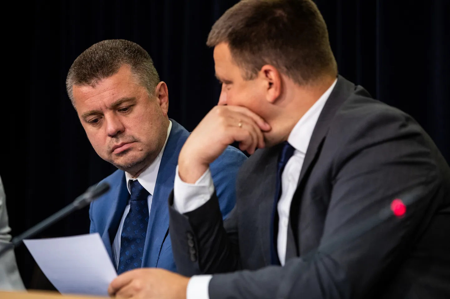 Министр иностранных дел Урмас Рейнсалу и премьер-министр Юри Ратас.