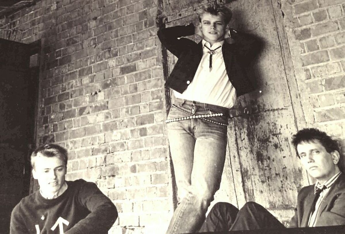 Hetk enne kuulsust ehk Dingo esimene koosseis aastal 1983: Juha «Quuppa» Seittonen (trummid), Pertti Nieminen (laul ja bass), Jonttu Virta (kitarr). 
Foto: erakogu