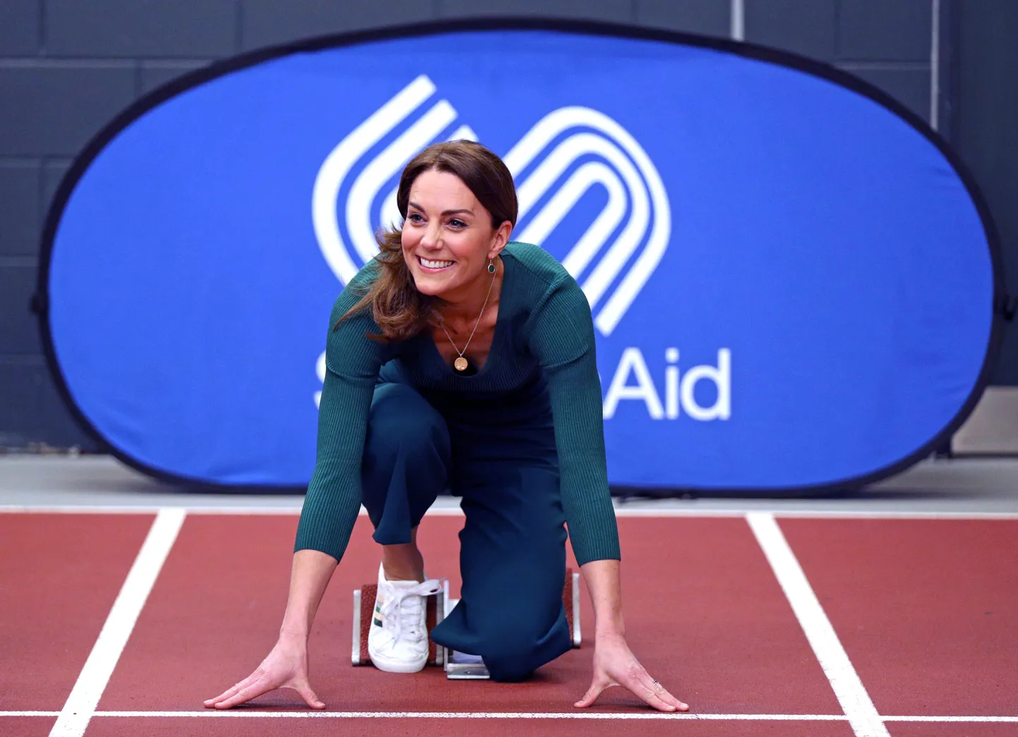 Britain's Catherine, Duchess of Cambridge, tries out the running track with starting blocks during a SportsAid event at the London Stadium in east London on February 26, 2020. (Photo by Yui Mok / AFP)