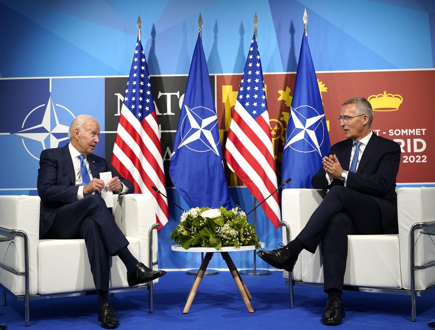 USA president Joe Biden räägib NATO peasekretäri Jens Stoltenbergiga NATO tippkohtumisel Madridis.