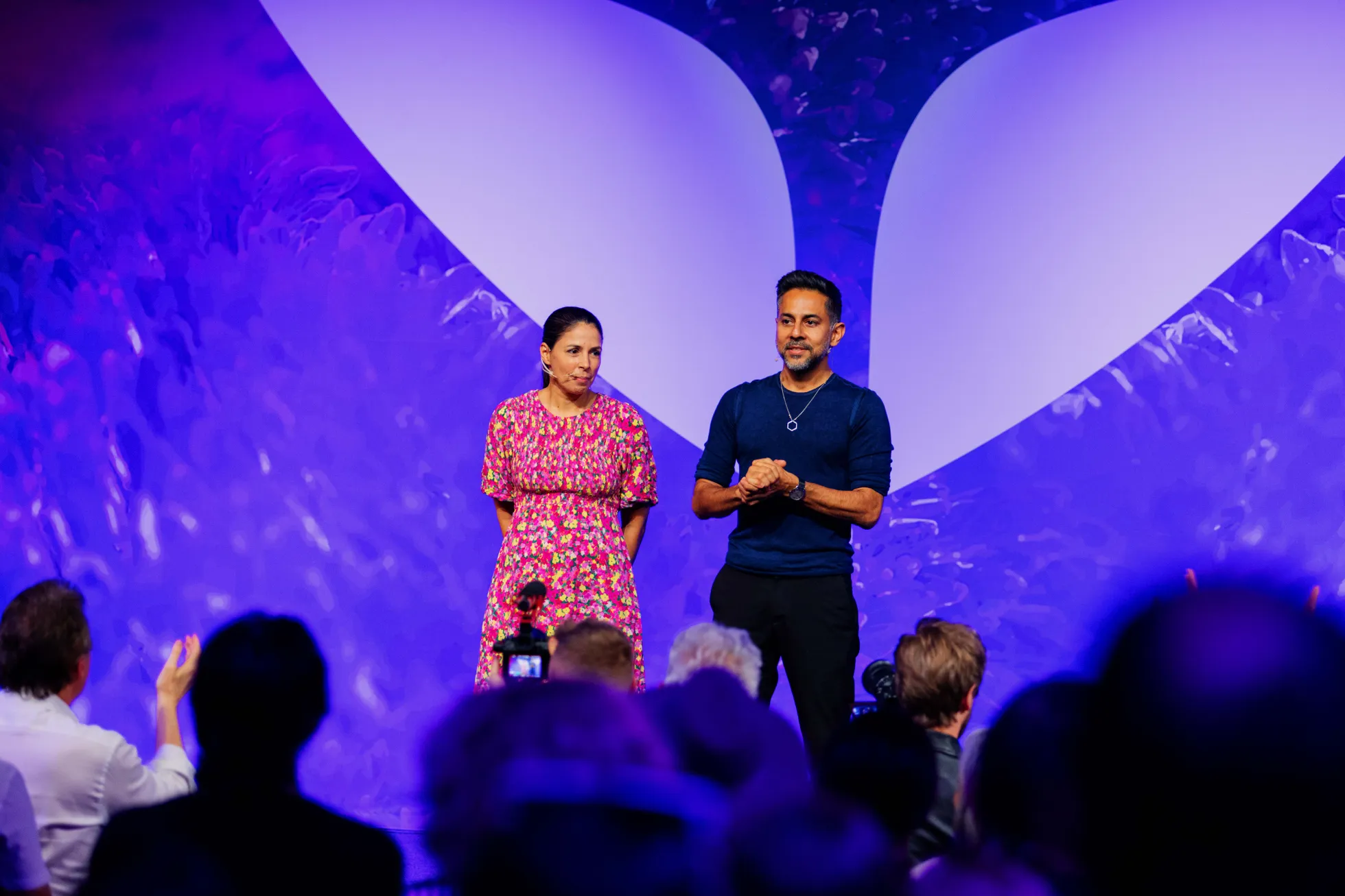 Maria Conceição (vasakul) ja Vishen Lakhiani (paremal).