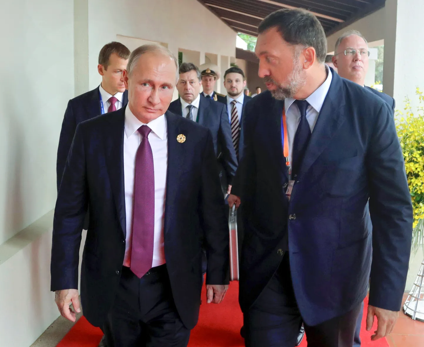 Venemaa president Vladimir Putin ja oligarh Oleg Deripaska 10. novembril 2017 Aasia ja Vaikse ookeani majanduskoostöö foorumi APEC kohtumisel Vietnamis Danangis
