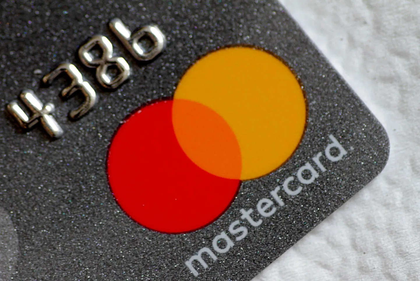 Visa ja Mastercard peatasid Ukraina sõja tõttu tegevuse Venemaal.