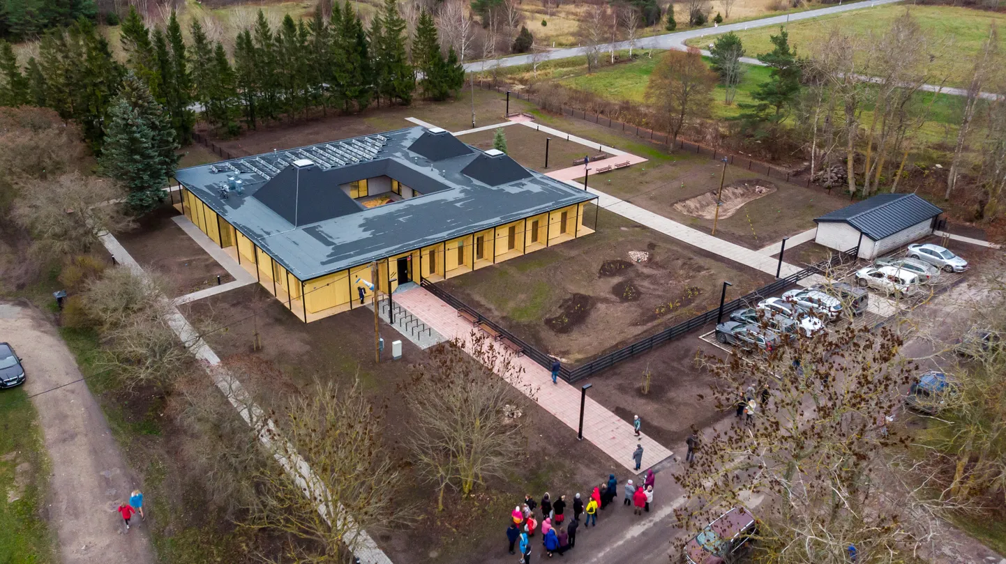 Mustjala päevakeskus-pansionaadi ees on peakraav, kuhu tuleks Kalle Kolteri sõnul kõik alevi vesi suunata.