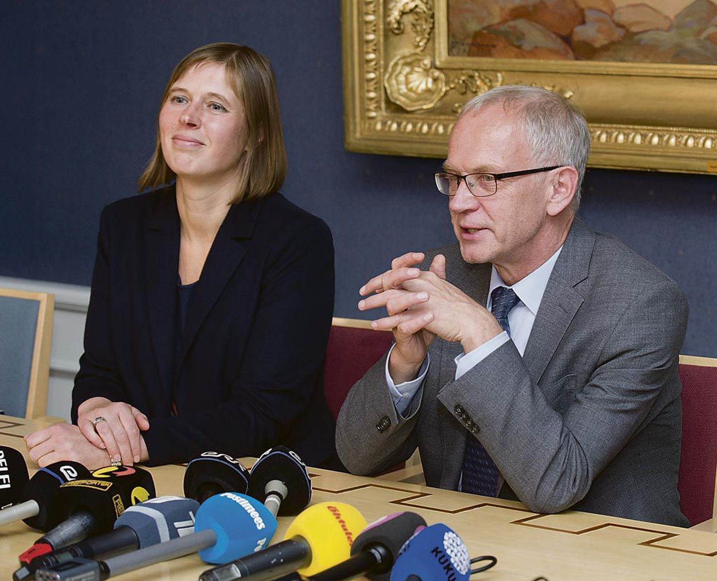 Riigikogu esimees Eiki Nestor tõi Kersti Kaljulaidi Toompea lossis avalikkuse ette.